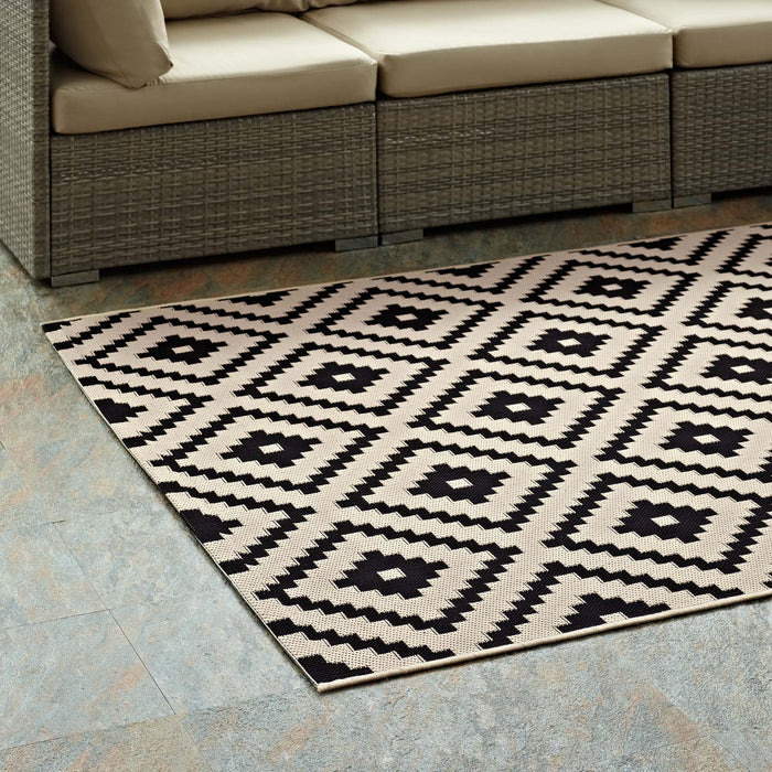 Perplex  Geometric Diamond Trellis 5x8 Indoor and Outdoor Area Rug